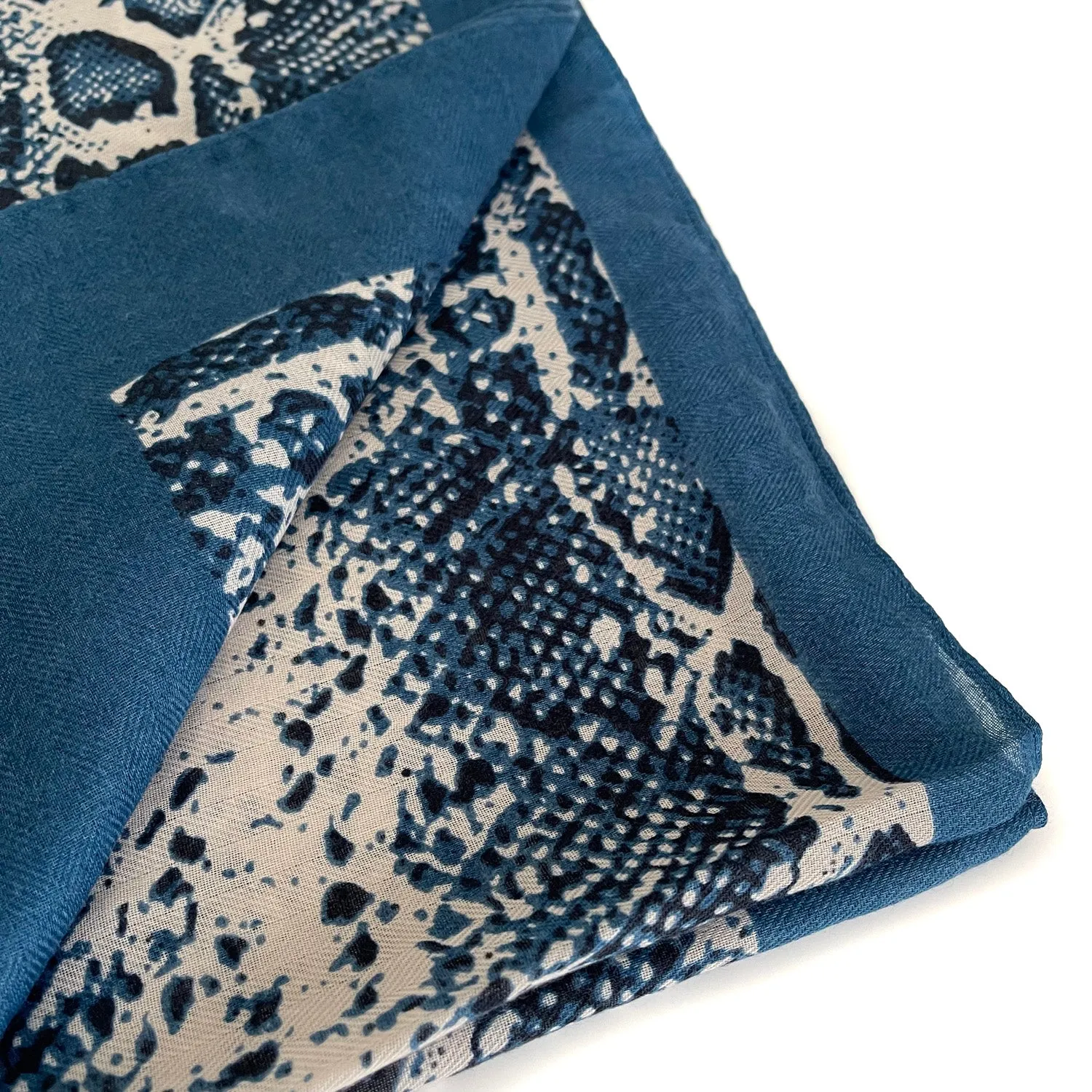 LONG BLUE SNAKESKIN PRINT LIGHTWEIGHT SCARF