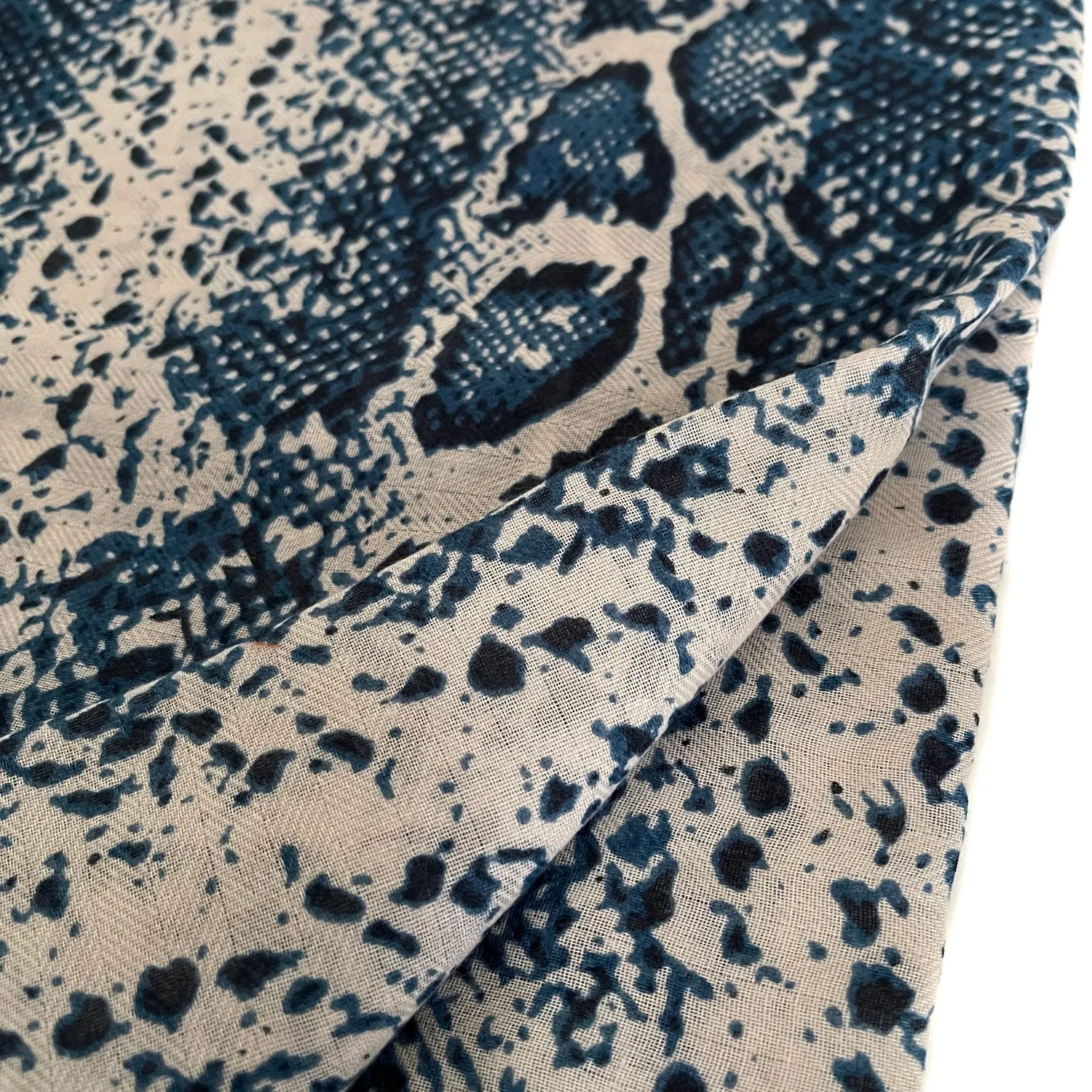 LONG BLUE SNAKESKIN PRINT LIGHTWEIGHT SCARF